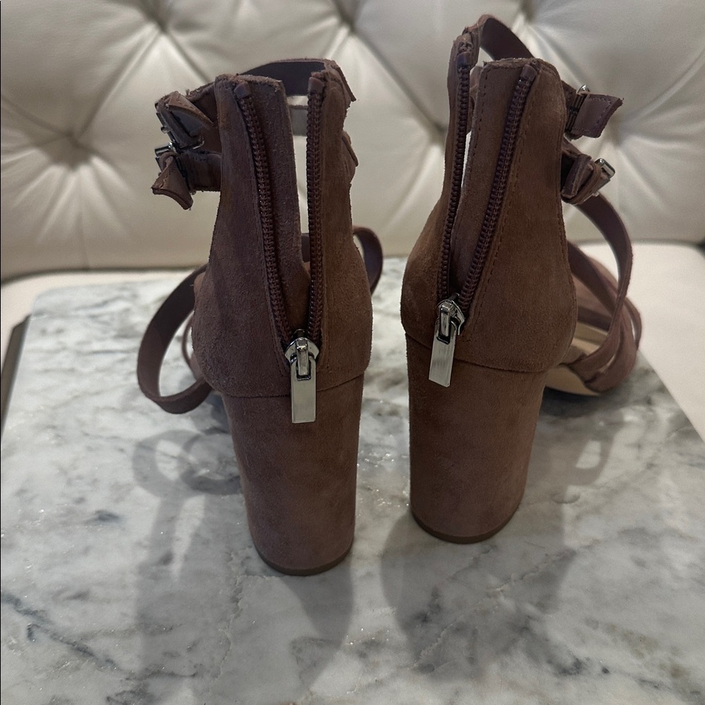 Elegant Brown Strappy Women's Sandals - Picture 2 of 4